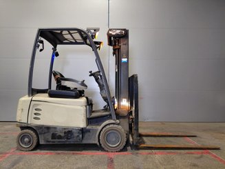 Четырехопорные погрузчики Crown SCF6040-18