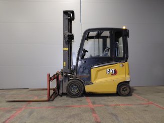 Четырехопорные погрузчики Caterpillar EP30CN