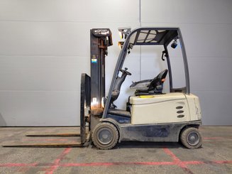 Четырехопорные погрузчики Crown SCF6040-18