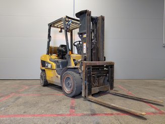 Четырехопорные погрузчики Caterpillar GP30NTD