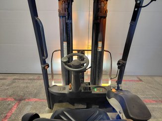 Четырехопорные погрузчики Crown SCF6040-18
