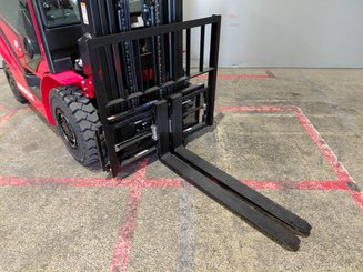 Четырехопорные погрузчики Hangcha XF25D-2 (CPCD25-X2H7F1)