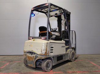Четырехопорные погрузчики Crown SCF6040-18