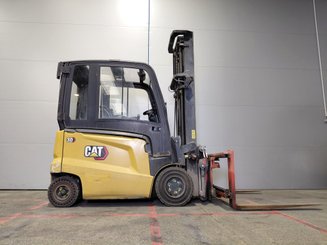 Четырехопорные погрузчики Caterpillar EP30CN