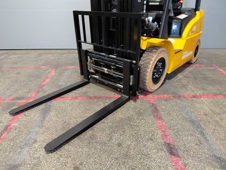 Четырехопорные погрузчики Hangcha XE25i ( CPD25-XEY2HA-SI )