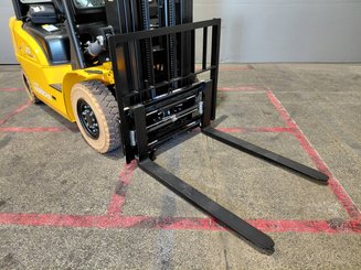 Четырехопорные погрузчики Hangcha XE25i ( CPD25-XEY2HA-SI )