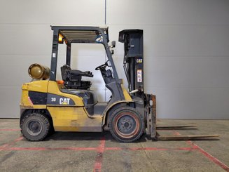 Четырехопорные погрузчики Caterpillar GP30NTD