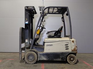 Четырехопорные погрузчики Crown SCF6040-18