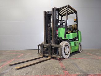Газовый погрузчик Clark CGP25