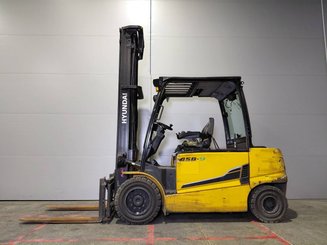 Четырехопорные погрузчики Hyundai 45B9