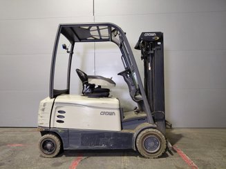 Четырехопорные погрузчики Crown SCF6040-16
