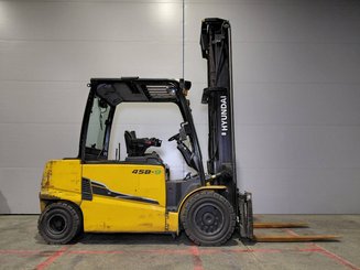 Четырехопорные погрузчики Hyundai 45B9