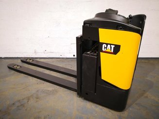 Четырехопорные погрузчики Caterpillar NPR20N