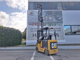 Четырехопорные погрузчики Caterpillar EC25N