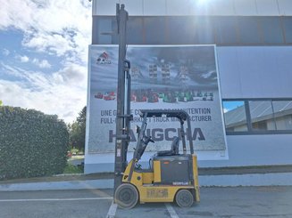 Четырехопорные погрузчики Caterpillar EC25N