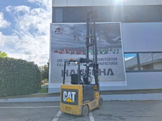 Четырехопорные погрузчики Caterpillar EC25N