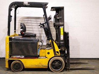 Четырехопорные погрузчики Caterpillar EC25N