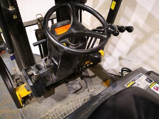 Четырехопорные погрузчики Caterpillar EC25N