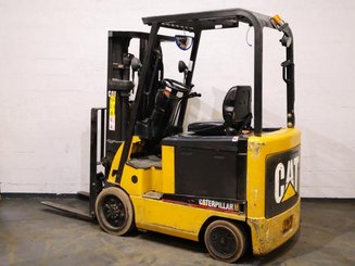 Четырехопорные погрузчики Caterpillar EC25N