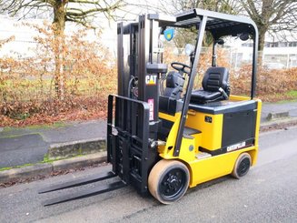 Четырехопорные погрузчики Caterpillar EC25N