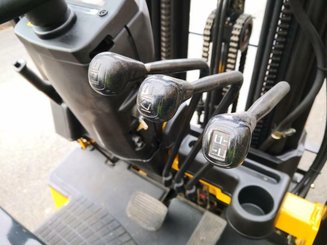 Четырехопорные погрузчики Caterpillar EC25N