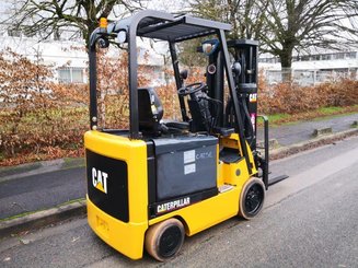 Четырехопорные погрузчики Caterpillar EC25N