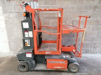 Строительный подъёмник с вертикальной мачтой JLG TOUCAN DUO