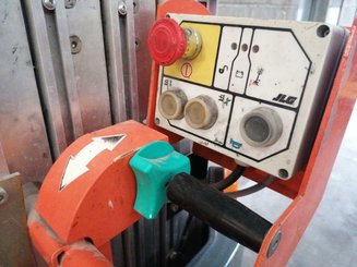 Строительный подъёмник с вертикальной мачтой JLG TOUCAN DUO