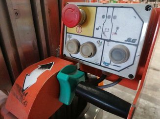 Строительный подъёмник с вертикальной мачтой JLG TOUCAN DUO