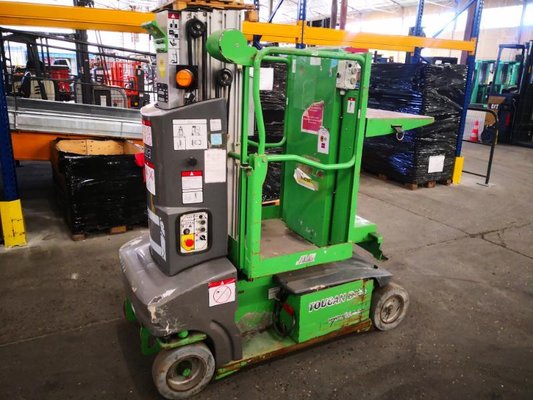 Строительный подъёмник с вертикальной мачтой JLG TOUCAN DUO - 1