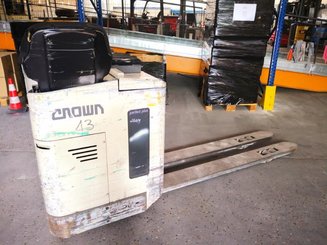 Четырехопорные погрузчики Crown RT3020 - 1