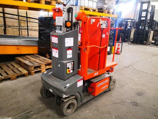 Строительный подъёмник с вертикальной мачтой JLG TOUCAN DUO - 1