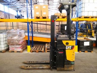 Штабелеры с платформой для оператора Caterpillar NSR12N