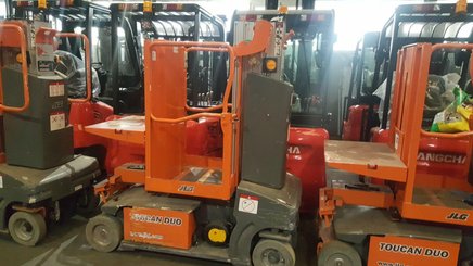 Строительный подъёмник с вертикальной мачтой JLG TOUCAN DUO - 1