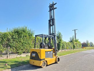 Четырехопорные погрузчики Caterpillar EC55N