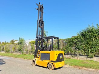 Четырехопорные погрузчики Caterpillar EC55N