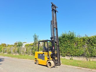 Четырехопорные погрузчики Caterpillar EC55N