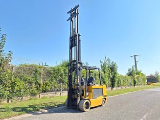 Четырехопорные погрузчики Caterpillar EC55N