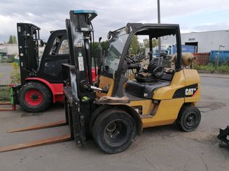 Четырехопорные погрузчики Caterpillar GP40N