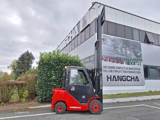 Четырехопорные погрузчики Hangcha XF25D