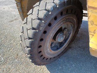 Четырехопорные погрузчики Caterpillar DP50K2