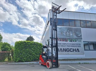 Четырехопорные погрузчики Hangcha XF35G-2