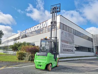 Четырехопорные погрузчики Hangcha AE30-I