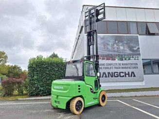 Четырехопорные погрузчики Hangcha X70i
