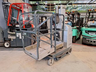 Строительный подъёмник с вертикальной мачтой JLG 20MVL