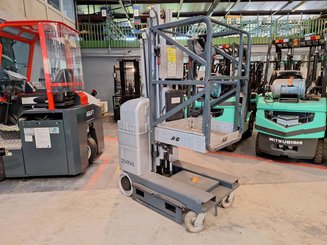 Строительный подъёмник с вертикальной мачтой JLG 20MVL