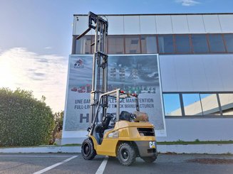 Четырехопорные погрузчики Caterpillar GP30NTD