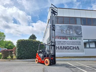 Четырехопорные погрузчики Hangcha XF25G-2