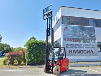Четырехопорные погрузчики Hangcha AE30