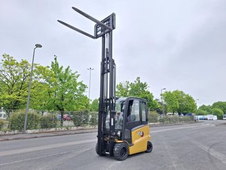 Четырехопорные погрузчики Caterpillar EP30N - 4